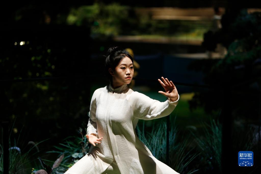 轻松盛棋牌